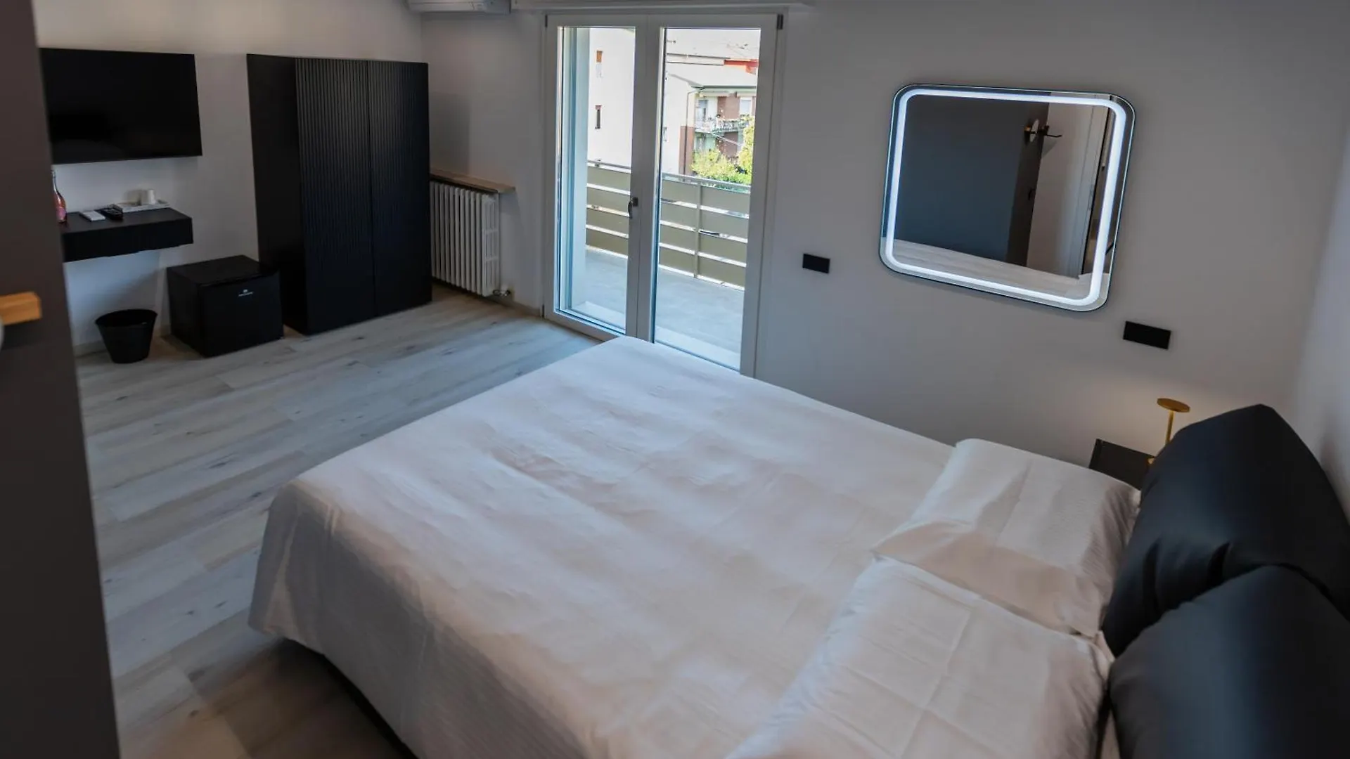 Verona Borgo Roma Luxury Rooms & Apartment