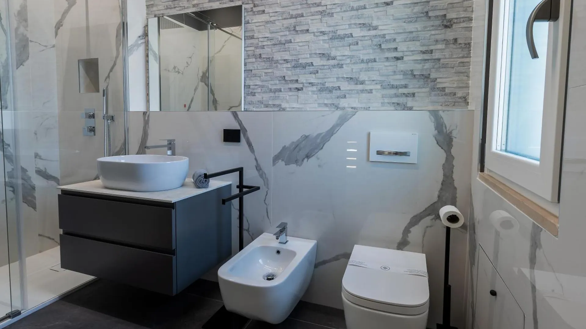 Verona Borgo Roma Luxury Rooms & Apartment 0*,  Ιταλία